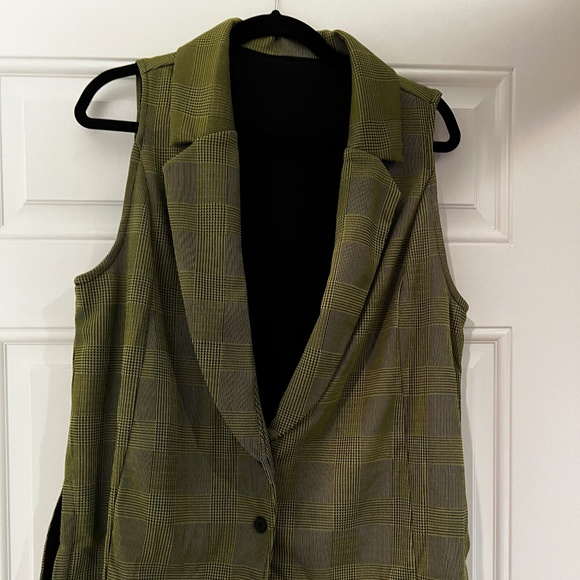 Vest - Picture 1 of 1